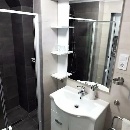 Apartment Judit Dombovar-gunaras *