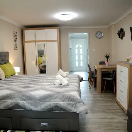 Apartman Judit Dombóvár-gunaras *