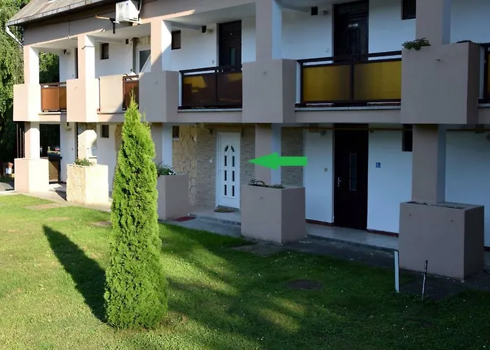 Judit Dombóvár-gunaras * Dombóvár