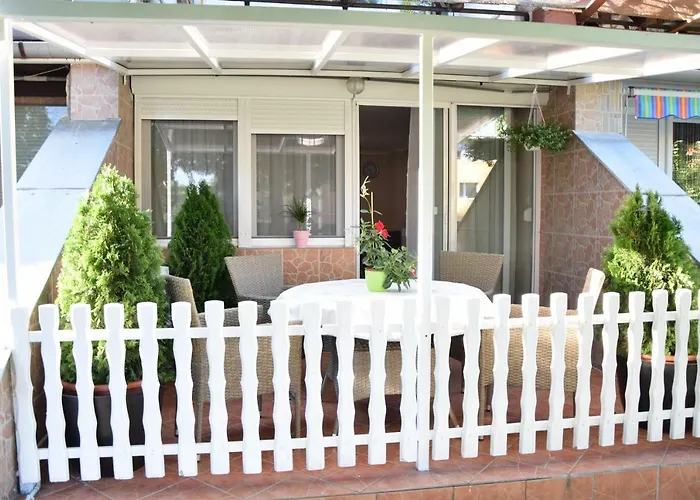 Judit Dombóvár-gunaras * Dombóvár