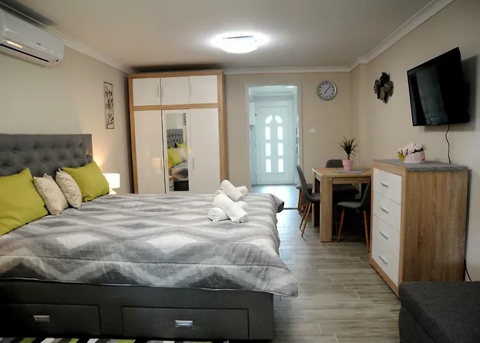 Apartament Judit Dombovar-gunaras *